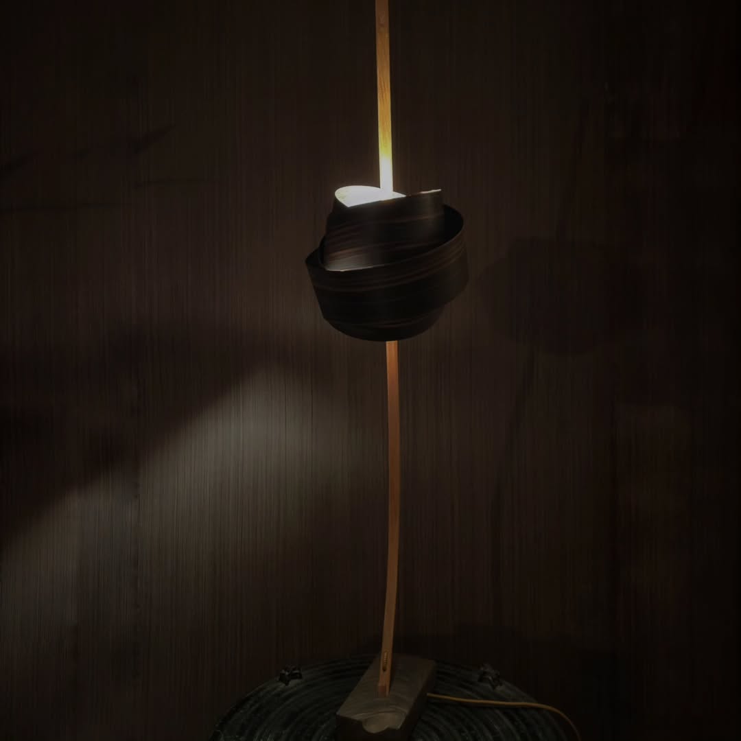 Palissandre Noir sculptural lamp — 120 cm, rosewood veneer shade